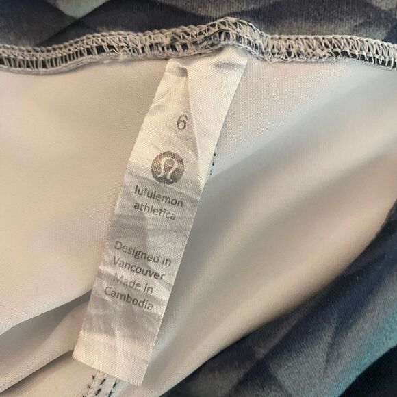 Lululemon SZ 6 blue abstract cropped leggings - Picture 3 of 3